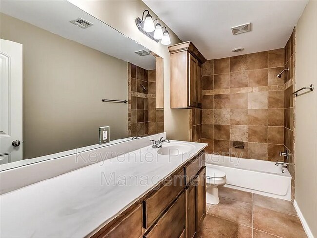 Building Photo - 16501 Moorgate Ln
