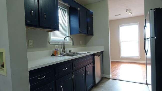 Building Photo - 1062 Shadow Ridge Ave