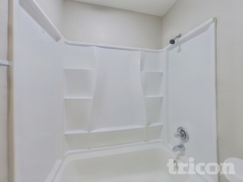 Building Photo - 15022 Old Creek St