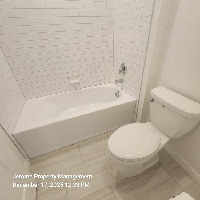 Building Photo - 2546 Leonia Ln