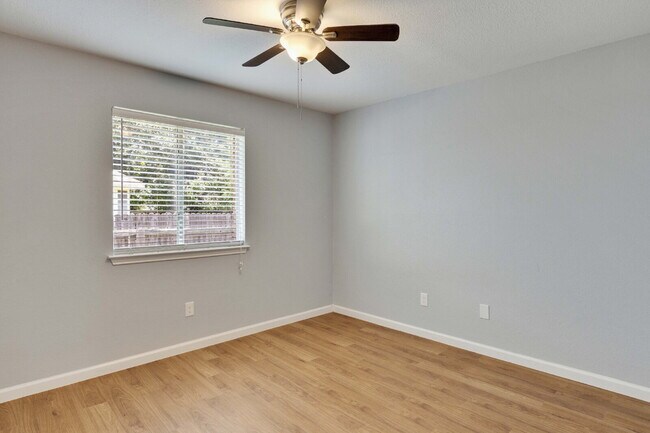 Building Photo - "Charming 3-Bedroom Cedar Park Home with 2...