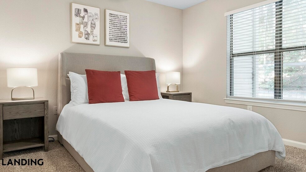 Building Photo - 241 N Overlook Dr