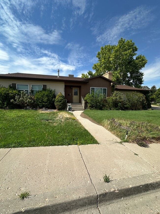 Building Photo - 2269 W Skyview Dr