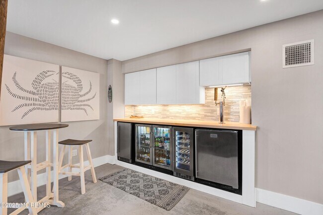 Building Photo - 206 N Lagoon Rd