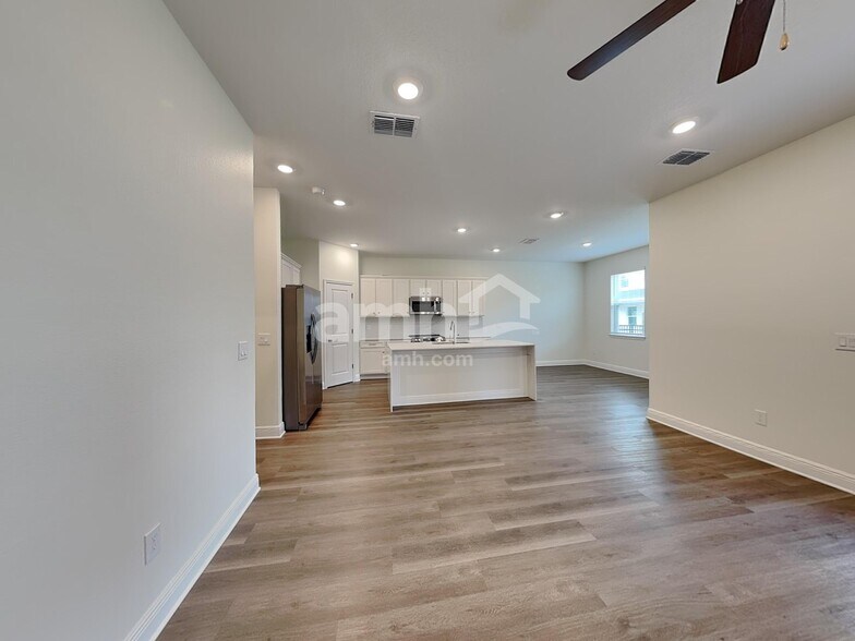 Building Photo - 5956 Pinewood Ests Dr