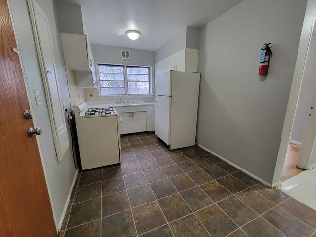 Building Photo - 1 bed apartment