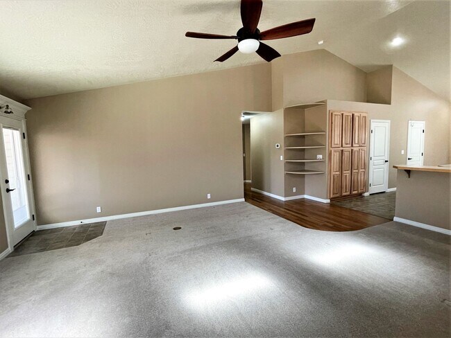 Building Photo - Beautiful 2 bed 2 bath home in the Woodbri...