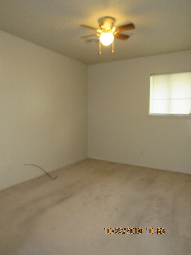 Building Photo - GREAT STARTER HOME!! PETS NEGOTIABLE WITH ...