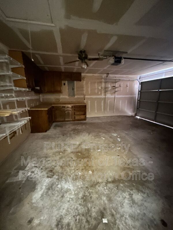 Building Photo - 5945 Ravenya St