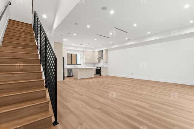 Building Photo - 1539 - 1547.5 Hi Point St