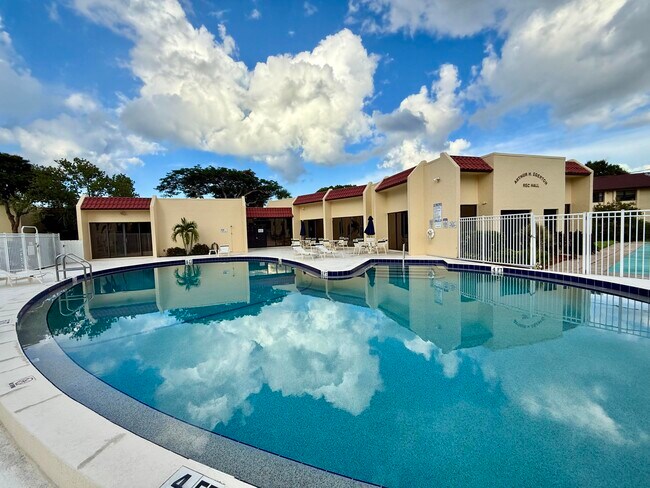 Building Photo - 2050 Oleander Blvd