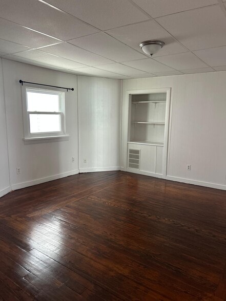 Primary Photo - 230 Main St