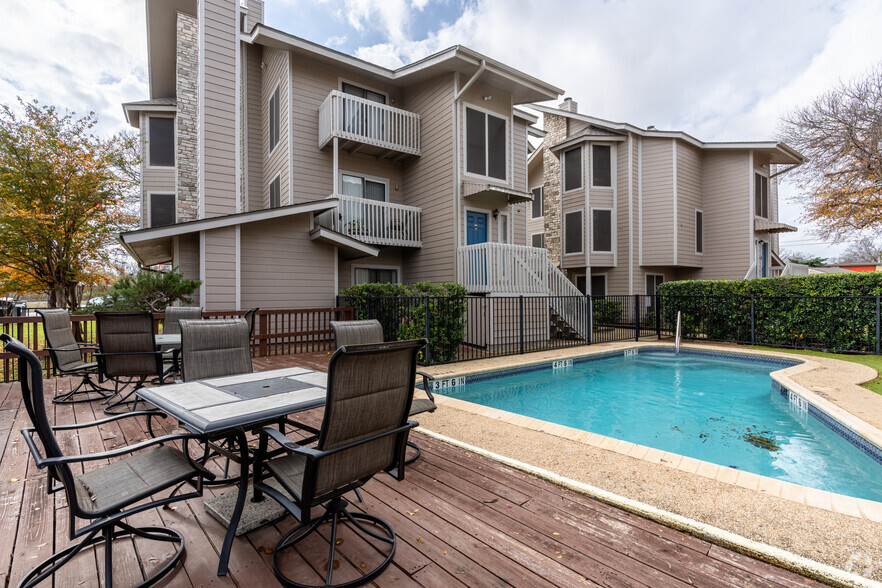 Swimming Pool - Cedar Station Apartments