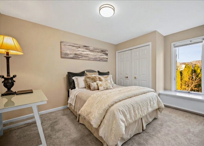 Building Photo - 142 N Dixon Dr