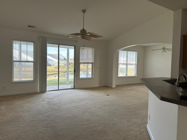 Building Photo - 433 Tiburon Dr