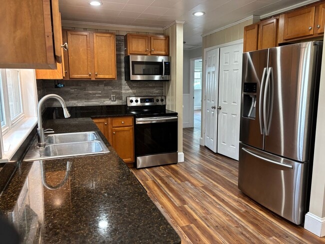 Building Photo - Updated 2 bedroom with Bonus room home in ...