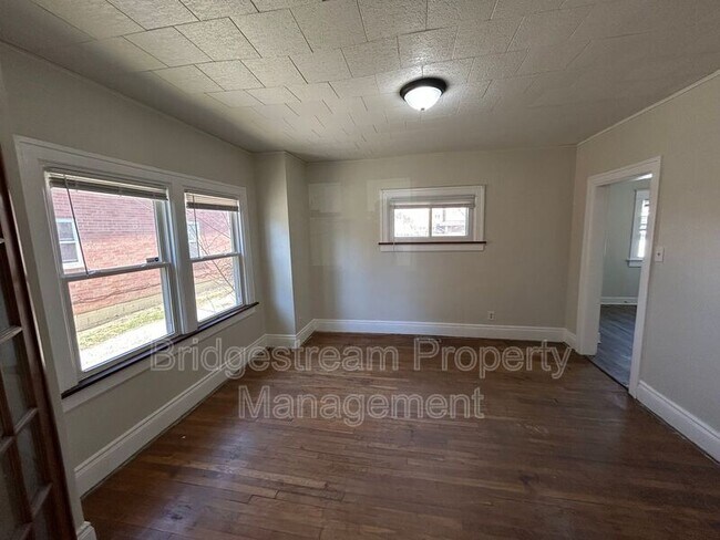 Building Photo - 101 E Bruce Ave