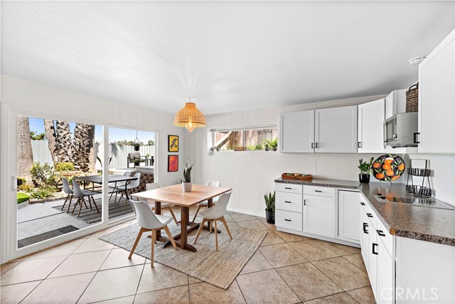 Building Photo - 2120 Temple Hills Dr