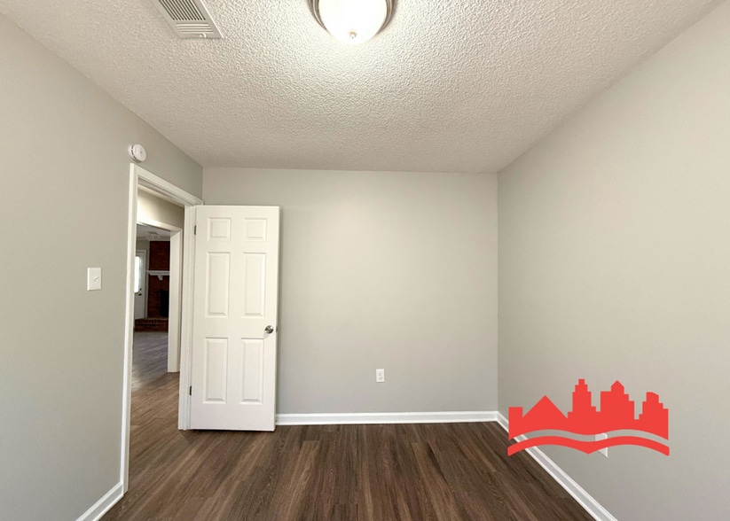 Building Photo - 5950 Beauvoir Dr