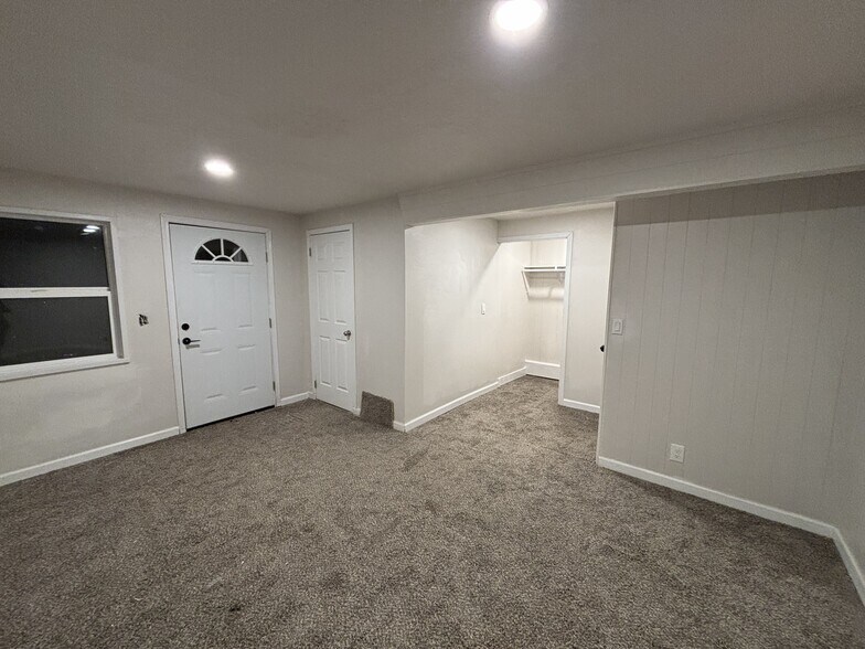 Building Photo - 1137 NW Dixon St