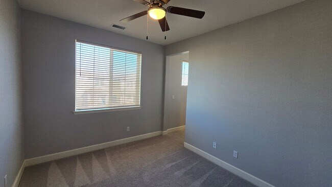 Building Photo - Beautiful two story Spanish springs home