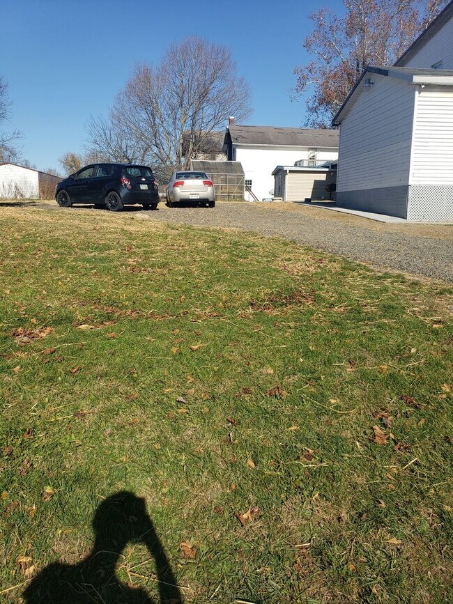 Building Photo - Charming 2BR Duplex in Waterford