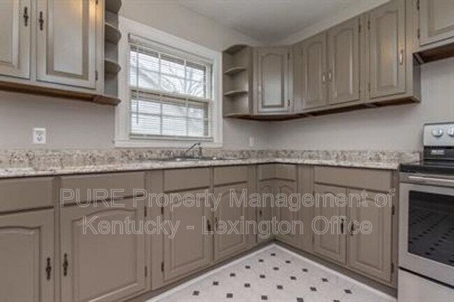 Building Photo - 200 Floral Park