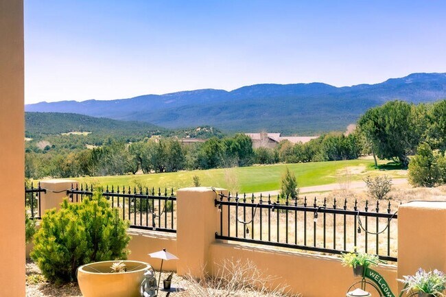 Building Photo - 3 Bedroom, 2.5 Bathroom Home in Paako Ridge Community