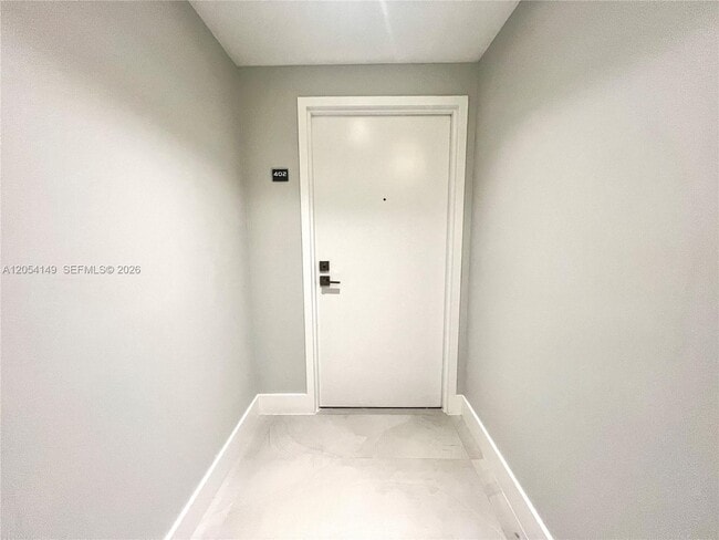 Building Photo - 2457 Collins Ave
