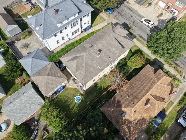 Building Photo - 336 River Ave