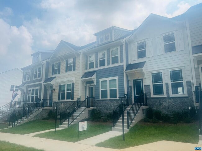 Building Photo - 2247 Woodburn Rd