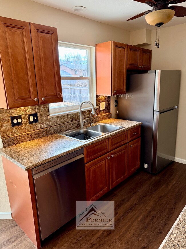 Building Photo - 4519 Bella Dr