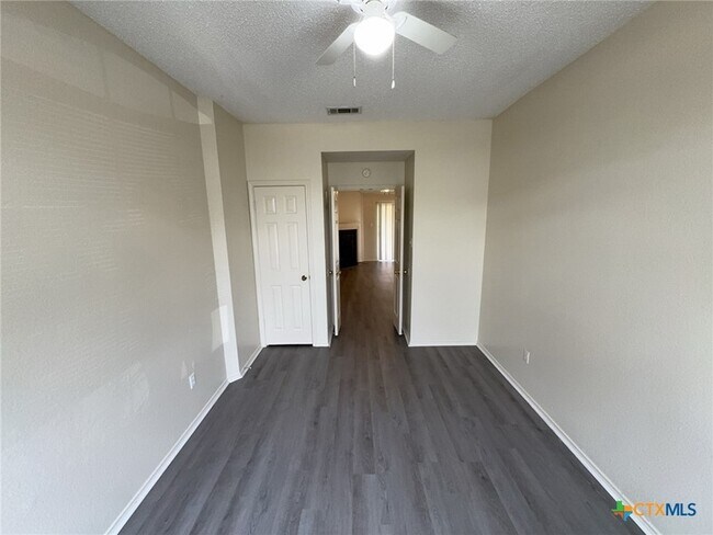 Building Photo - 4303 Fawn Dr