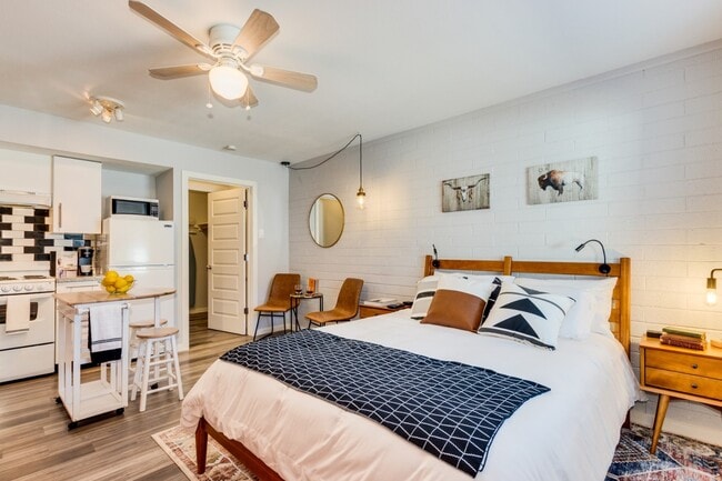 Primary Photo - Charming Studio Oasis in the Heart of Temp...