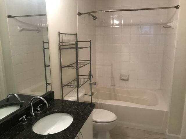 Building Photo - 630 S Sapodilla Ave