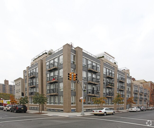 Primary Photo - 80 Meserole Street