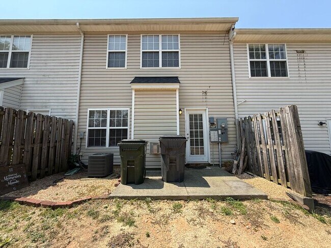 Building Photo - 110 Graystar Rd
