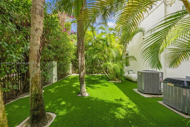 Building Photo - 755 Tiziano Ave