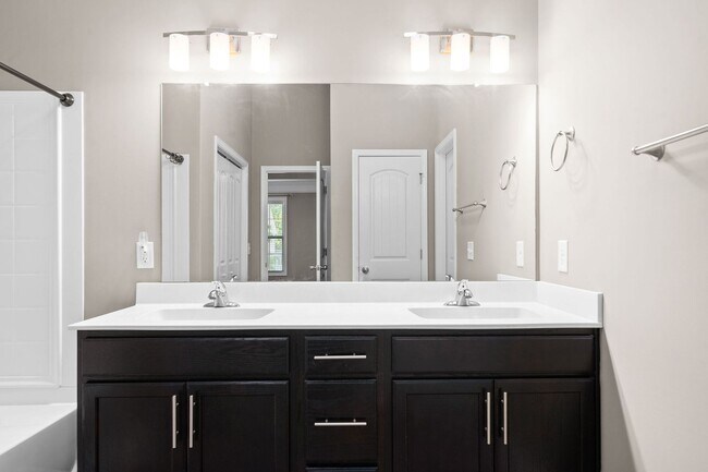 Building Photo - 515 Sourwood Dr