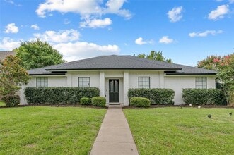Building Photo - 2600 Summertree Dr