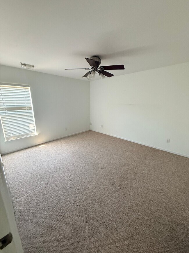 Building Photo - 8742 Appledale Dr