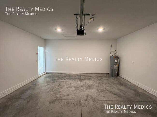 Building Photo - 9301 SW 58th Cir