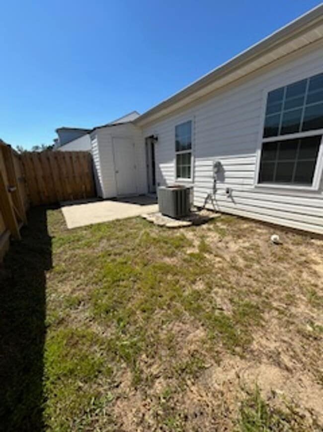 Building Photo - 1810 Lauren Ln