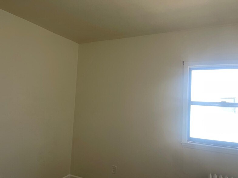 Building Photo - 242 Union Ave