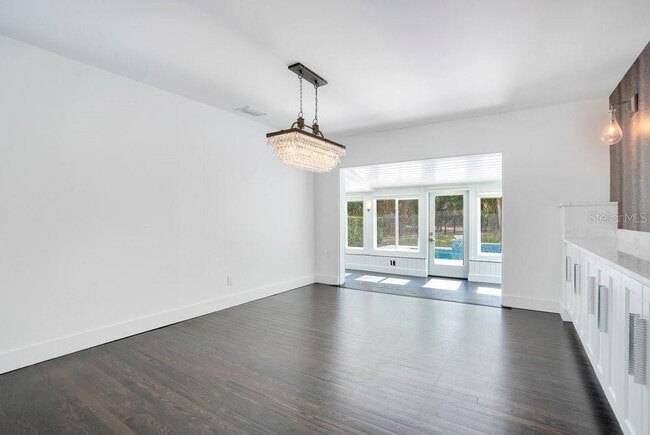 Building Photo - 812 East Blvd