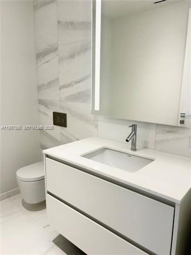 Building Photo - 300 Biscayne Blvd Way