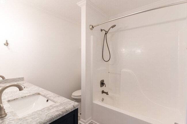 Building Photo - Spacious 3 Bedroom Home – Move-In Ready!