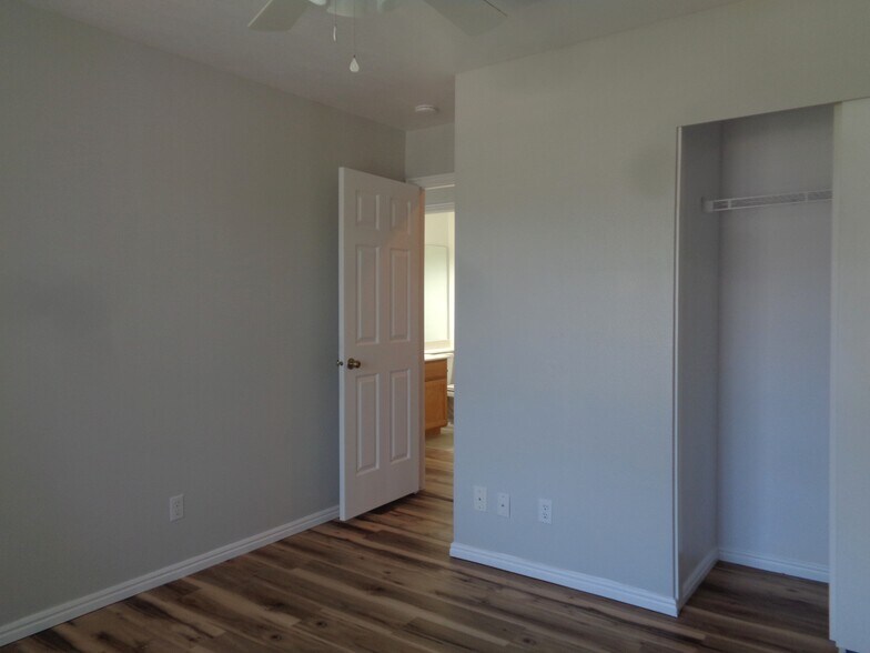 Building Photo - 8816 W Florence Dr