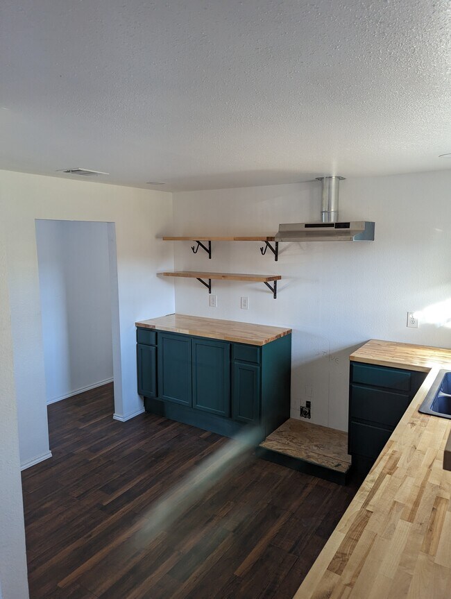 kitchen - 107 W Mesquite St