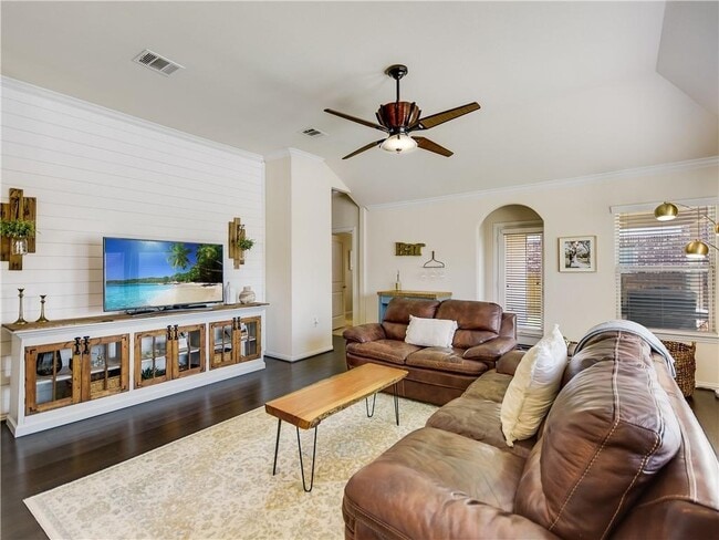 Building Photo - 701 Cardenas Ln